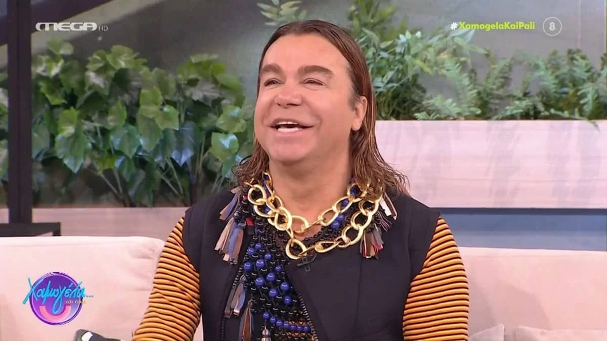 Του την ''έφεραν'' μπροστά σε όλους - Έσβησαν τούρτα στον Τρύφωνα Σαμαρά για τα γενέθλιά του