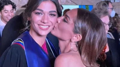 Πόδια γαζέλας και είναι μόνο 18 - Οι νέες φωτογραφίες της Δέσποινας Βανδή με την κόρη της