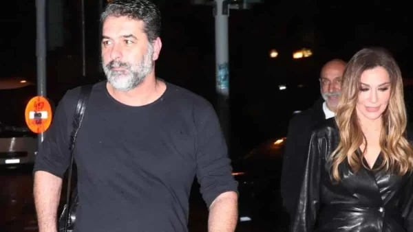 Σε σουβλατζίδικο της Θεσσαλονίκης η Δέσποινα Βανδή και ο Βασίλης Μπισμπίκης - Με τα κοψίδια στο στόμα