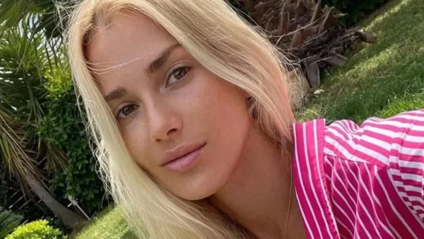 Με καστανό χρώμα μαλλιών και μικρότερα χείλη - Έτσι ήταν πριν τις πλαστικές η Βικτώρια Καρύδα