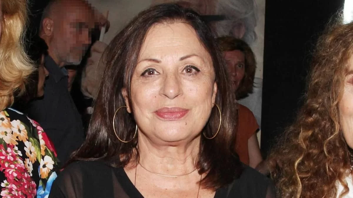 Έτσι όπως δεν την έχουμε ξανά δει: Με ψάθινο καπέλο και γυαλιά ηλίου - Σούσουρο με την Χάρις Αλέξιου