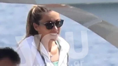 Ανέμελη με λεοπάρ μαγιό και καπέλο - Απολαμβάνει στιγμές χαλάρωσης η Μαριέττα Χρουσαλά