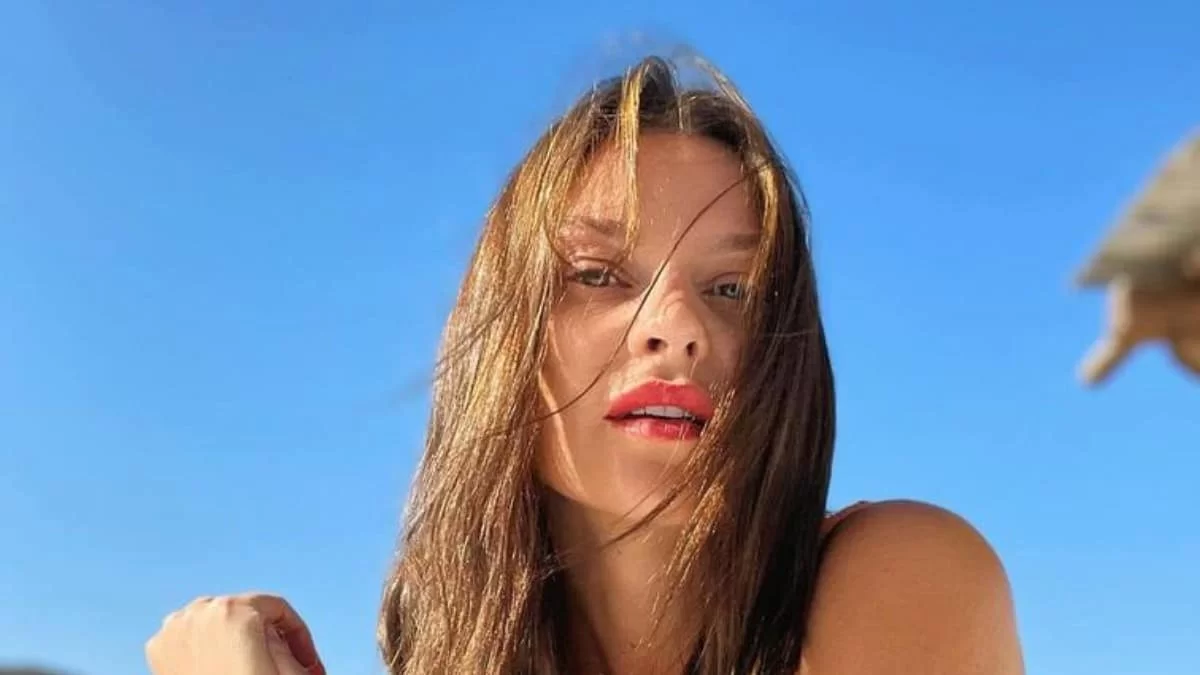 Υβόννη Μπόσνιακ: Στη Μύκονο για ιππασία με την κόρη της πριν τη συναυλία του Ρέμου