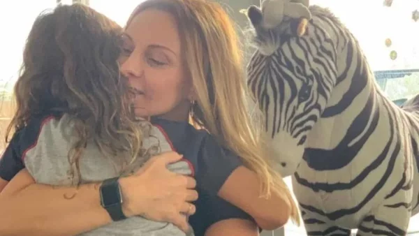 Βραδινή έξοδος για την Πέγκυ Ζήνα με την κούκλα κόρη της, Ηλέκτρα - Αποκλειστικές φωτογραφίες