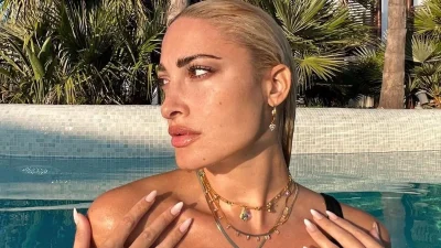 Με κίτρινο μπικίνι και φουσκωμένη κοιλίτσα - Όλο το μαγαζί «χάζευε» την Ιωάννα Τούνη