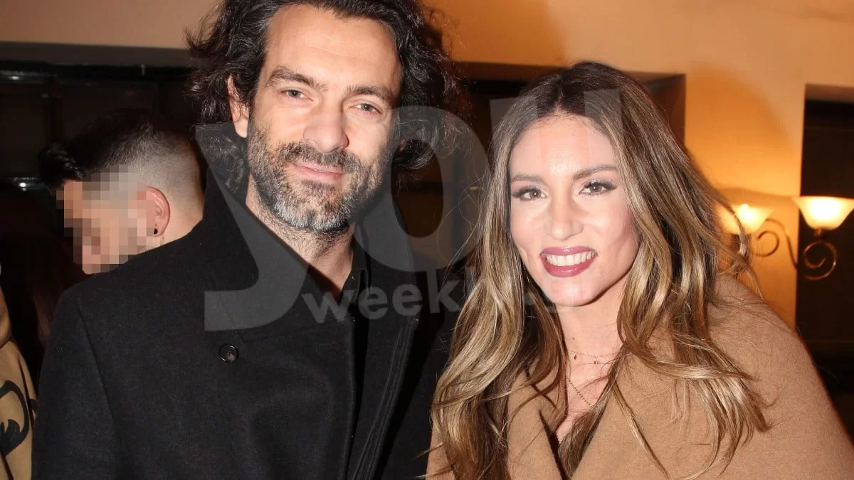 Δεν έχει μάτια για άλλον - Το φιλί της Αθηνάς Οικονομάκου στον σύζυγό της, Φίλιππο Μιχόπουλο