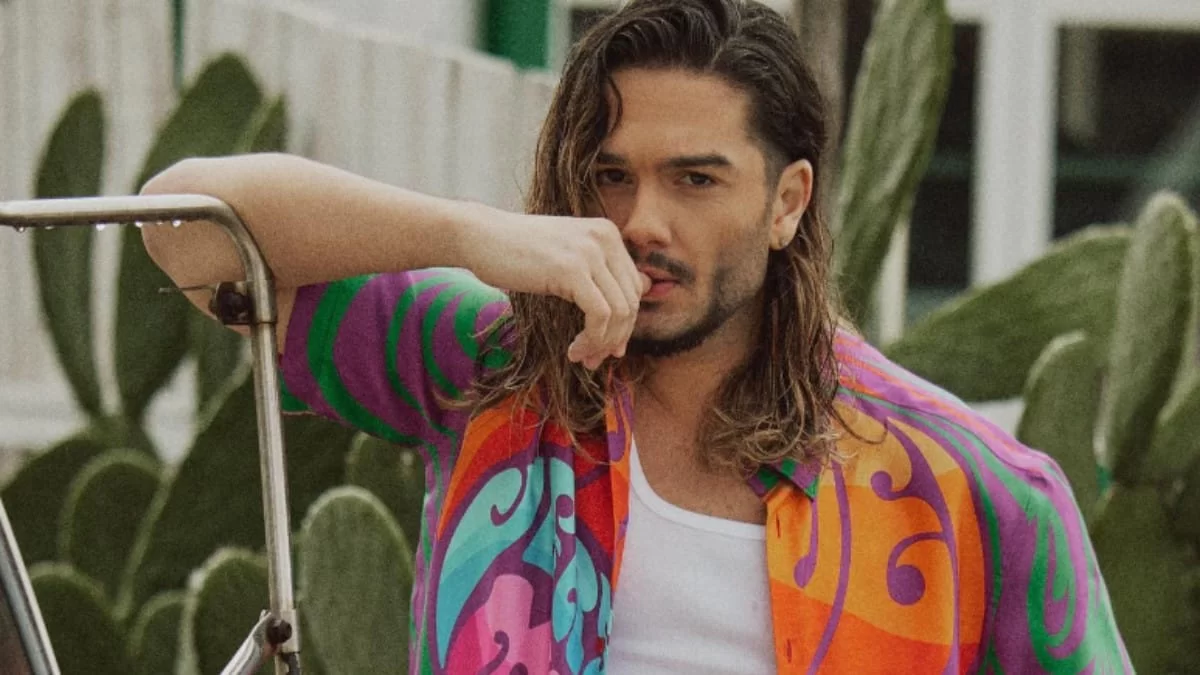 Ημίγυμνος και μαυρισμένος πάνω σε σκάφος - Χιλιάδες αντιδράσεις με την νέα φωτογραφία του Χρήστου Μάστορα