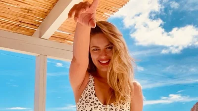 Ντόρα Μακρυγιάννη: Η νέα της φωτογραφία με λευκό ολόσωμο μαγιό κατέκτησε το Instagram