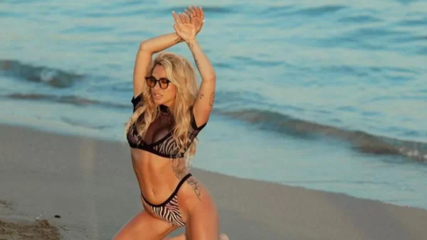 Αξέχαστο το ταξίδι του μέλιτος στις Μαλδίβες - Κάτω από τους φοίνικες με πορτοκαλί σετ του ονείρου η Κόνι Μεταξά