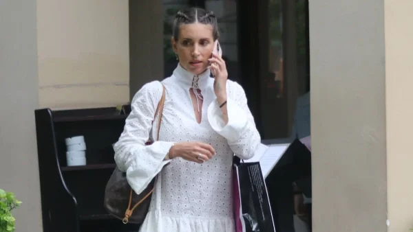 Οι πλατφόρμες επανήλθαν στη μόδα με έναν διαφορετικό τρόπο - Αυτές φόρεσε και η Αθηνά Οικονομάκου και σου προτείνουμε 4 οικονομικές