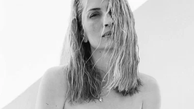 Το πραγματικό κορμί της Μαρίας Ηλιάκη στα 44 με μαγιό και χωρίς φίλτρα