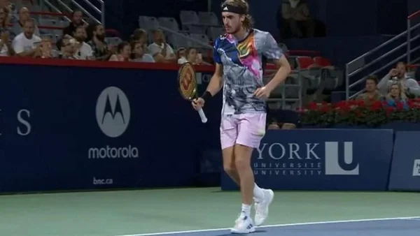 Σημάδεψε με το μπαλάκι τον αντίπαλό του - Οι αποδοκιμασίες που εισέπραξε ο Τσιτσιπάς από το κοινό του