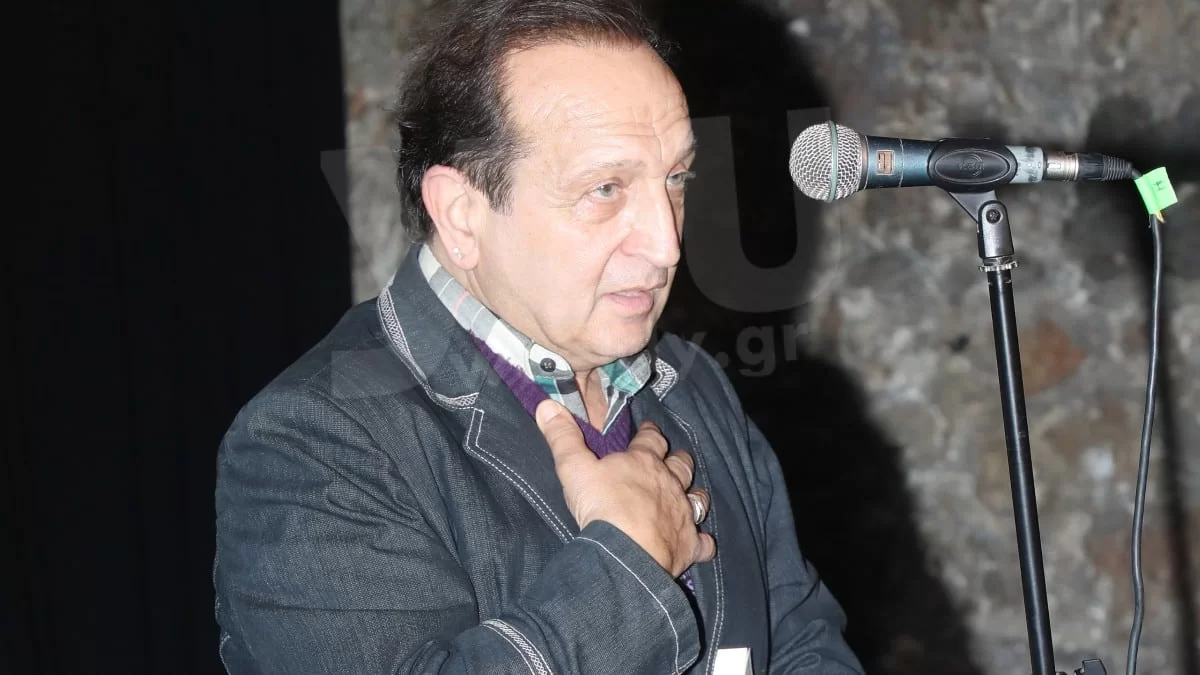 Ο Σπύρος Μπιμπίλας "πέθανε" πασίγνωστο Έλληνα καλλιτέχνη ενώ εκείνος βγήκε και το διέψευσε