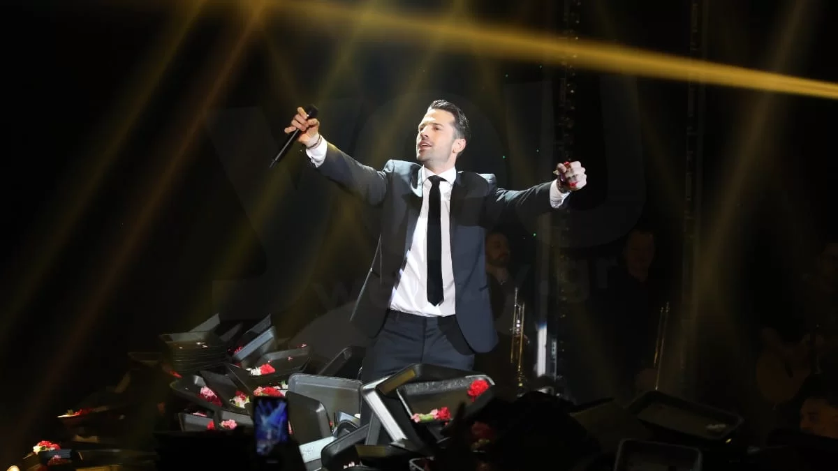 Ασύλληπτο περιστατικό σε συναυλία του Κωνσταντίνου Αργυρού - Θαυμάστρια πέταξε ξανά... σουτιέν