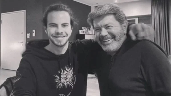 Διώροφο με δική του πισίνα και τζάκι - Το σπίτι "παλάτι" του Άγγελου Λάτσιου που μένει με τον πατέρα του, Γιάννη