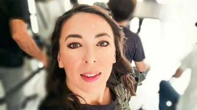 Πόζαρε ανέμελη φορώντας μόνο το μπικίνι της - Ακομπλεξάριστη και χωρίς ρετούς η Αλίκη Κατσαβού