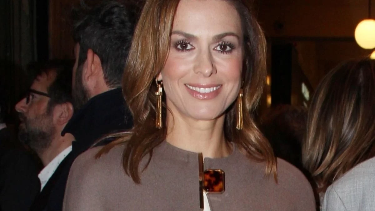 Ακομπλεξάριστη η Τζίνα Αλιμόνου - Πόζαρε με το πιο hot μαγιό στα 49 της