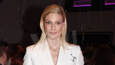 Μόνο με το μαύρο της σουτιέν και ένα κόκκινο κραγιόν - "Κόλασε" το Instagram η Αναστασία Περράκη