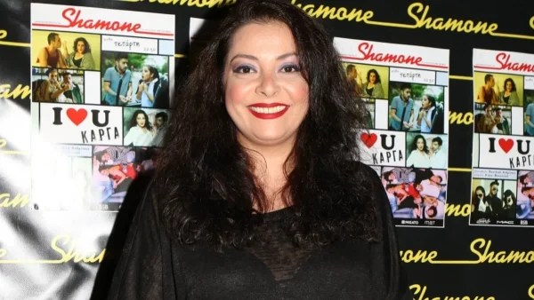 ''Κάπως έτσι ζούμε το καλοκαίρι μας'' - Ξεφάντωσε στην άμμο η Βασιλική Ανδρίτσου με την κορούλα της