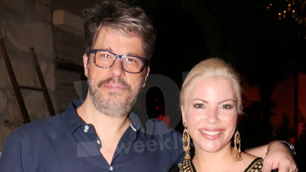 Έχει τεράστια πισίνα και θέα τον Σαρωνικό - Το εντυπωσιακό εξοχικό του Χάρη και της Αντελίνας Βαρθακούρη