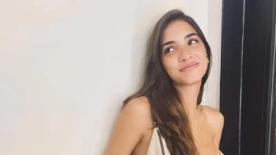 Ξέρουν να διασκεδάζουν - Η Αντιγόνη Νεοφύτου μαζί με τα κορίτσια από την Γη της Ελιάς σε βραδινή έξοδο στο νησί