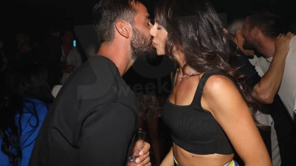 Ασυγκράτητοι Μαρία Αντωνά και Άρης Σοϊλέδης - Τα τρυφερά ενσταντανέ σε γνωστή παραλία της Μυκόνου