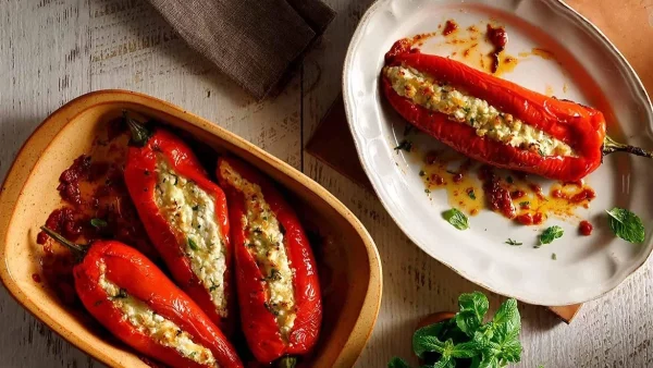 Το τέλειο ορεκτικό για τον Δεκαπενταύγουστο - Πιπεριές γεμιστές με τυρί