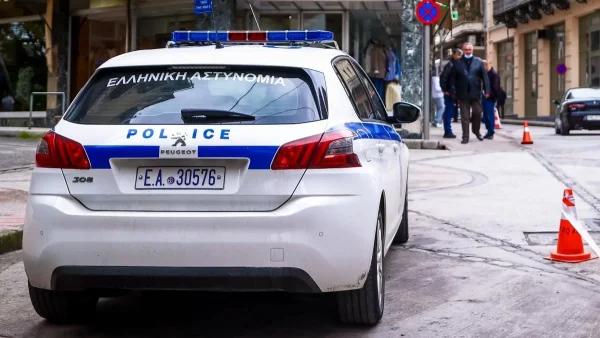 Θρίλερ στον Βόλο: 36χρονος επιτέθηκε με κατσαβίδι στη σύντροφό του μπροστά στο ανήλικο παιδί τους