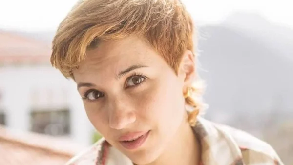 Θήλασε την 1,5 μηνών κορούλα της στο αεροδρόμιο - Η Πέννυ Μπαλτατζή έκανε το πρώτο ταξίδι με το νεογέννητο μωρό της