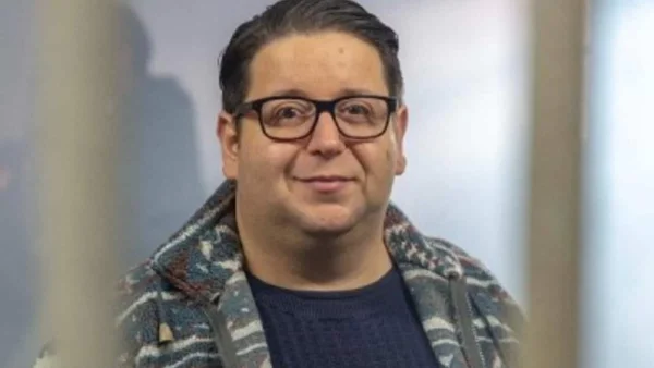 Καμία σχέση με τον Τόλη του Σασμού - Με κοντή βερμούδα και ψηλές κάλτσες ο Μπίρκος σε βραδινή του έξοδο