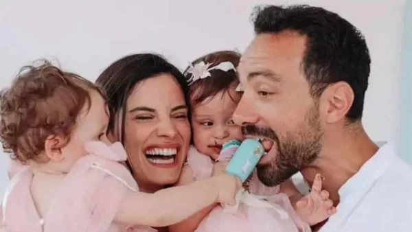 Οι δίδυμες είπαν την πρώτη τους λέξη - Δε μπορούσε να κρατήσει τα δάκρυα του ο Σάκης Τανιμανίδης