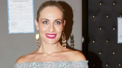 Με "ξινίλα" και σηκωμένο φρύδι - Δύσκολη η επιστροφή στην Αθήνα για την Ελεονώρα Μελέτη