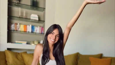 Έκρυψε τα ευαίσθητα σημεία με ένα λευκό βρεγμένο μπλουζάκι - Οι ημίγυμνες φωτογραφίες της Ηλιάνας Παπαγεωργίου