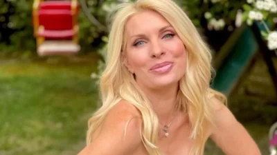 Με λεοπάρ μαγιό και ασορτί παρεό στα Επτάνησα η Ελένη Μενεγάκη - Λίγες φορές την έχουμε δει έτσι