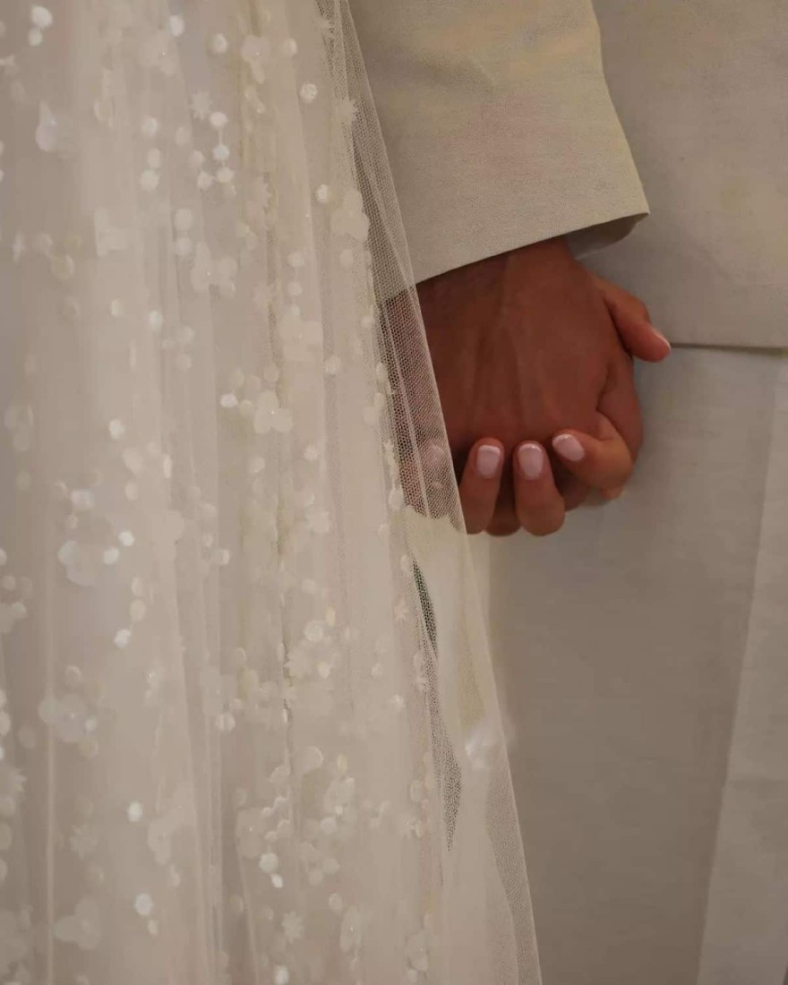 Η φωτογραφία για την επέτειο της Δανάης Μιχαλάκη με τον Παπαγεωργίου