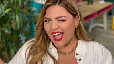 Ξαπλωμένη στα βράχια φορώντας το μαγιό της - Δεκάδες σχόλια με την νέα φωτογραφία της Δανάης Μπάρκα