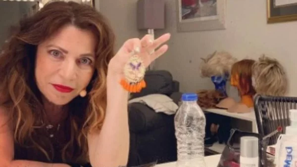 Δεν την έχουμε ξαναδεί έτσι - Η Δήμητρα Παπαδοπούλου ποζάρει με ολόσωμο μαγιό χωρίς ίχνος ρετούς