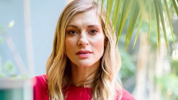 Ζέτα Δούκα: Με εμφανώς αλλαγμένη εμφάνιση δημοσίευσε τα πρώτα στιγμιότυπα από την «Άγρια Γη»