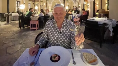 Τάσος Δούσης: 14 εστιατόρια που πρέπει να επισκεφθείς οπωσδήποτε στην Σαντορίνη