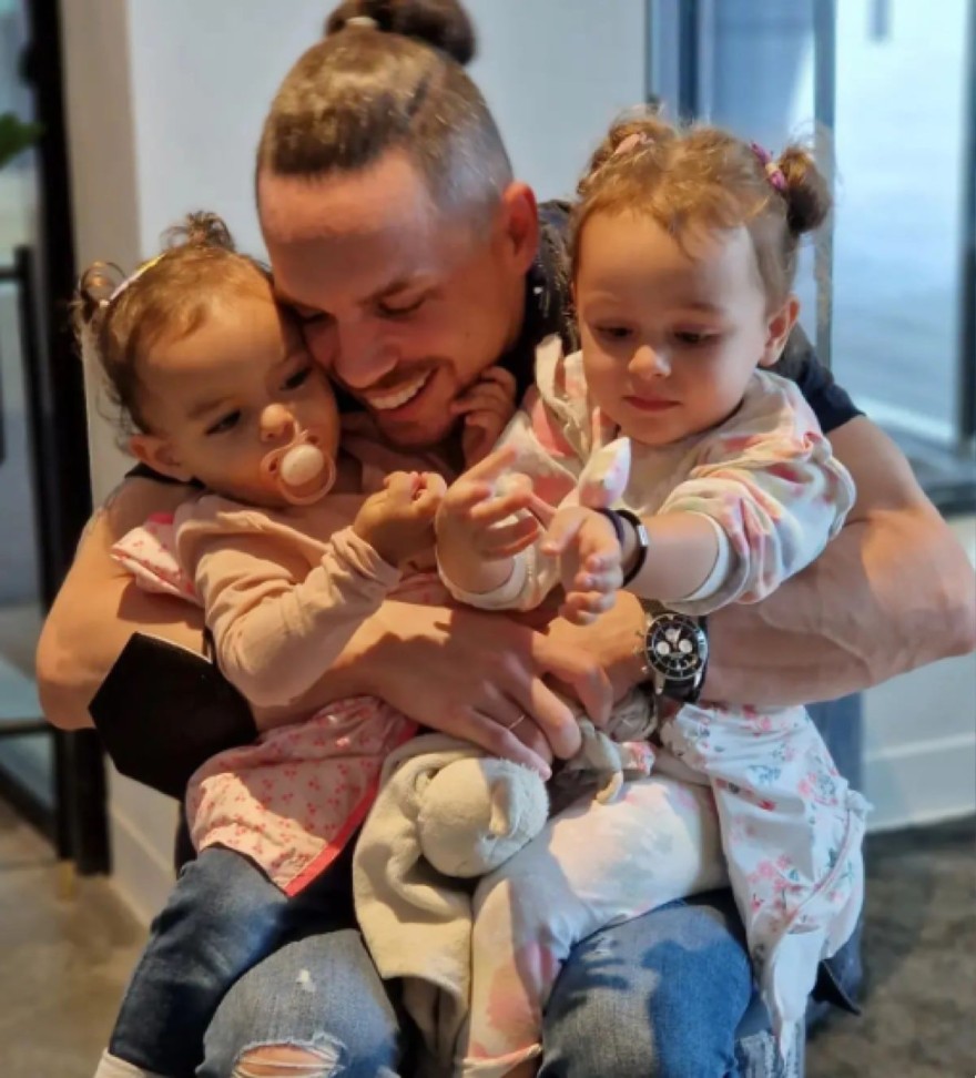 Λευτέρης Πετρούνιας