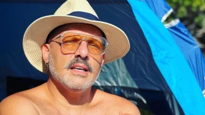 Κυριαρχεί το κίτρινο & το πράσινο - Άκρως μοντέρνο το σπίτι του Νίκου Μουτσινά