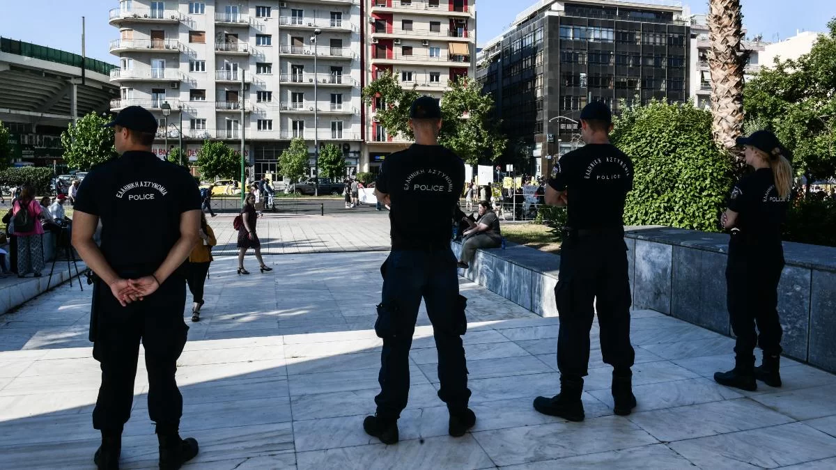 Άνδρας εισέβαλε στο εφετείο με το αμάξι του - Είχε μέσα εκρηκτικά