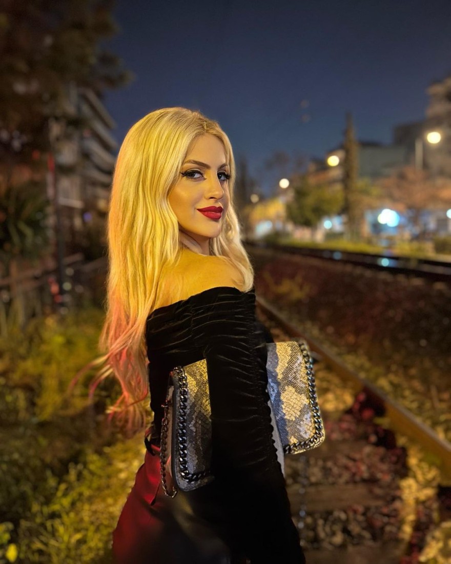 Bachelor Έλενα πλαστική