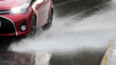 Διακοπή κυκλοφορίας στην Πειραιώς - Έντονες καταιγίδες στο κέντρο της Αθήνας