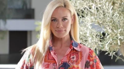 Δύο μέτρα τα πόδια της Ζέτας Μακρυπούλια - Χωρίς ίχνος ρετούς και επεξεργασίας