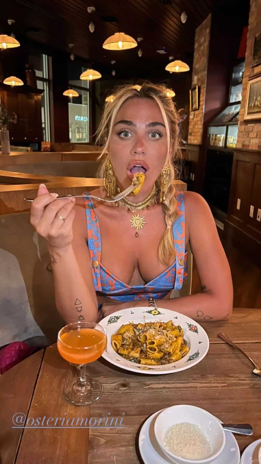 Κόνι Μεταξά - ταξίδι του μέλιτος