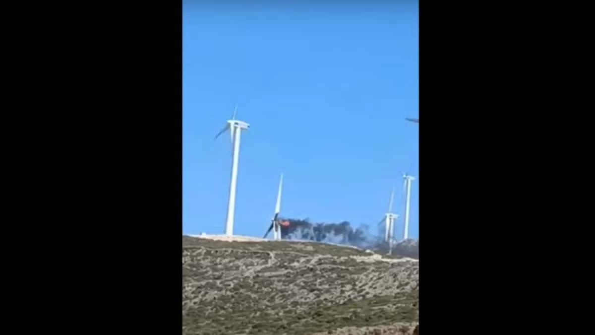 Φωτιά σε ανεμογεννήτρια στη Νάξο