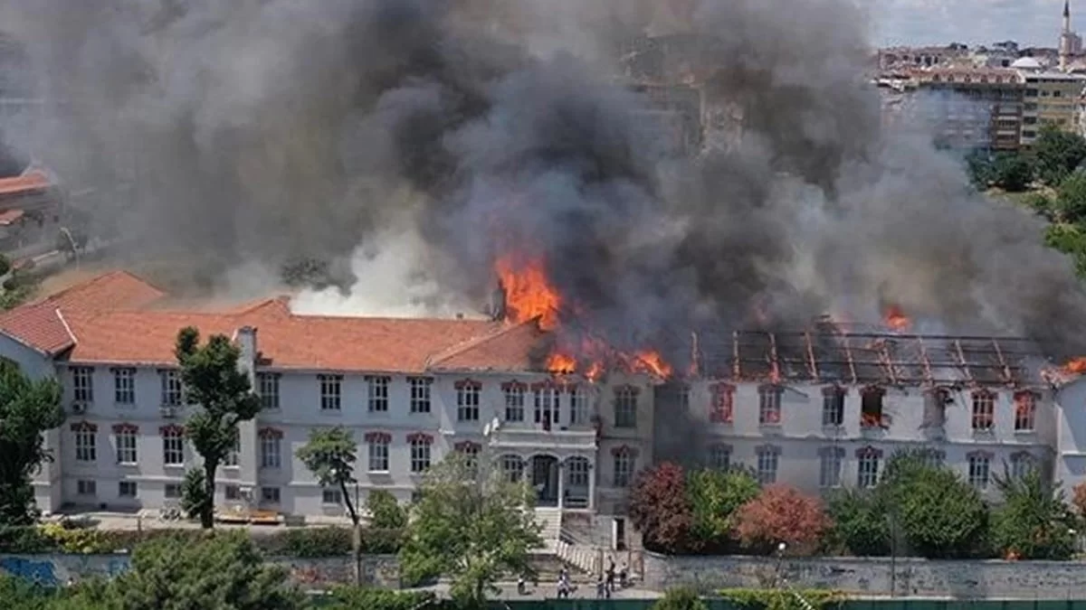 Μεγάλη φωτιά στο ελληνικό νοσοκομείο της Κωνσταντινούπολης