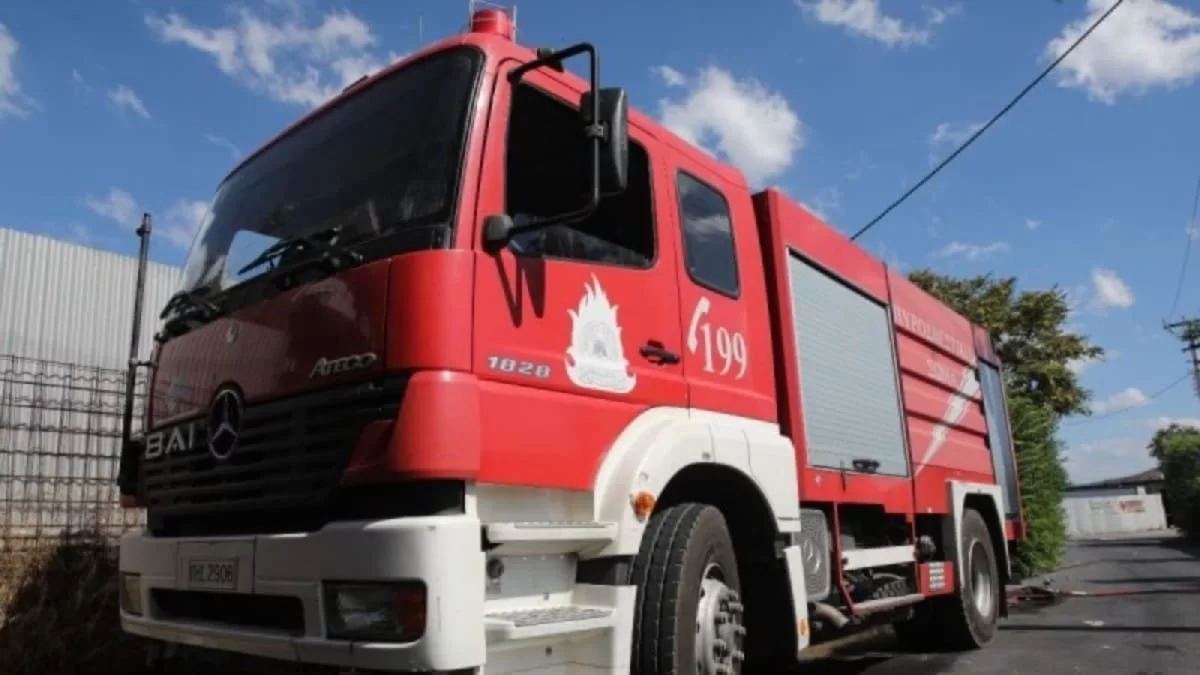 Μεγάλη φωτιά σε διαμέρισμα στην Καλλιθέα - Διακόπηκε η κυκλοφορία