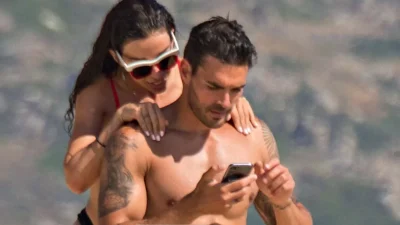 ''Eσύ'' - Η Ελένη Φουρέιρα δημοσίευσε σπάνιο στιγμιότυπο με το καυτό της φιλί στον Μποτία